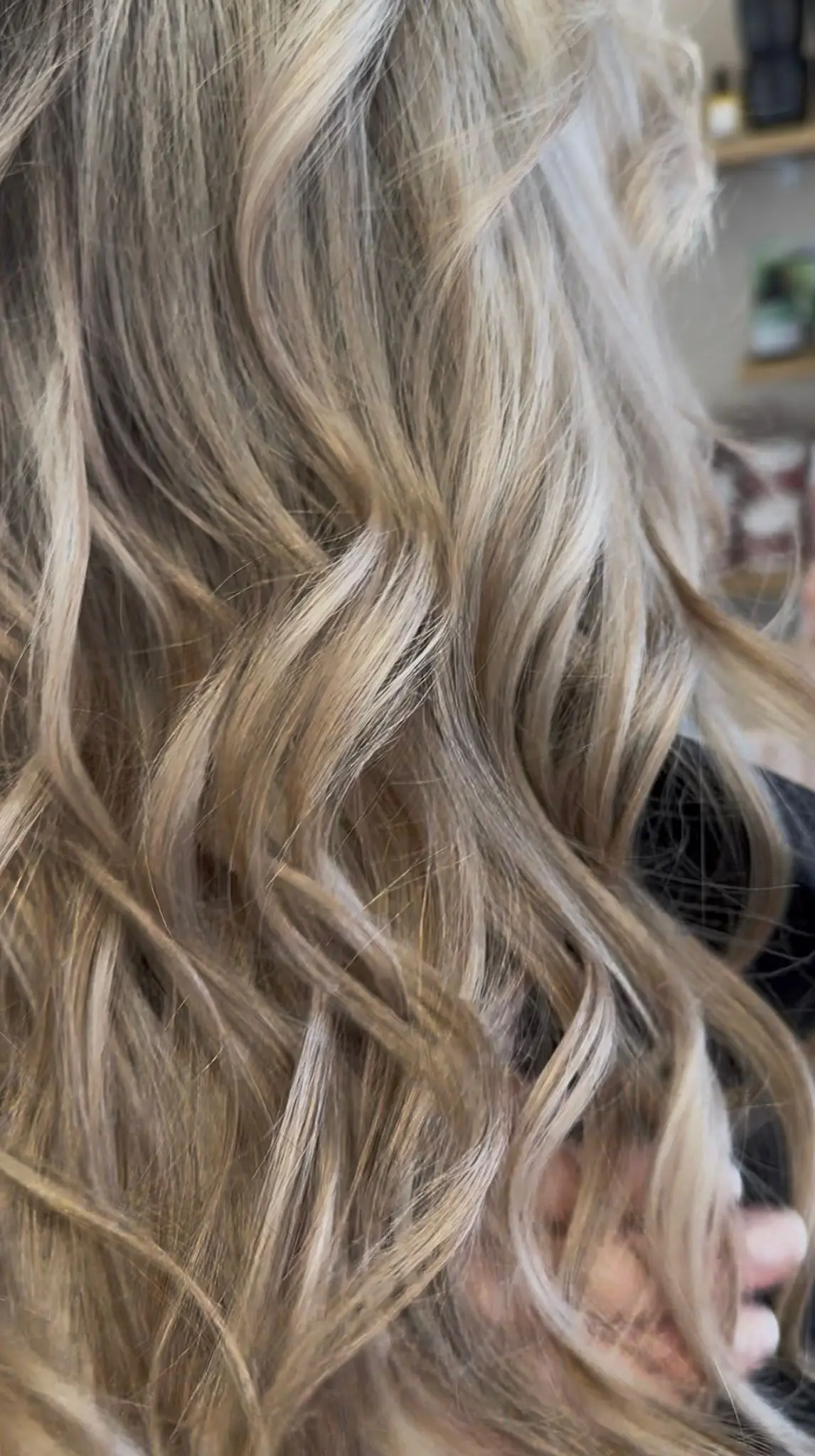 Balayage blond cheveux longs ondulés