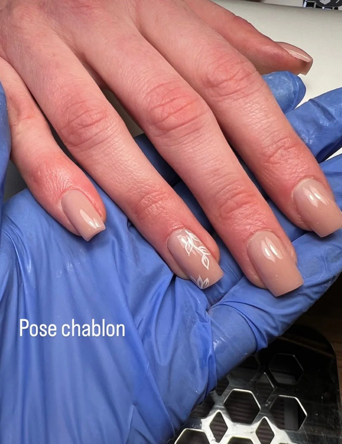 Pose chablon ongles nude nail art